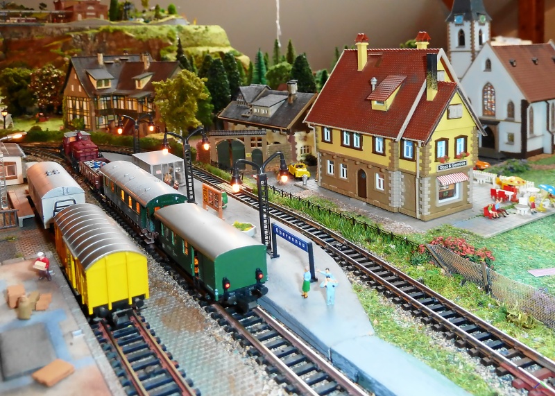 196 Bf Oberennau 2012.JPG - Durch Rückbau einer Weiche im Bahnhof Oberennau wird Gleis 2 zum Stumpfgleis